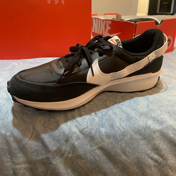 MENS NIKE SNEAKERS BRAND NEW SIZE 101/2 / 12 ONLY TWO PAIR AVAILABLE - Picture 5 of 10